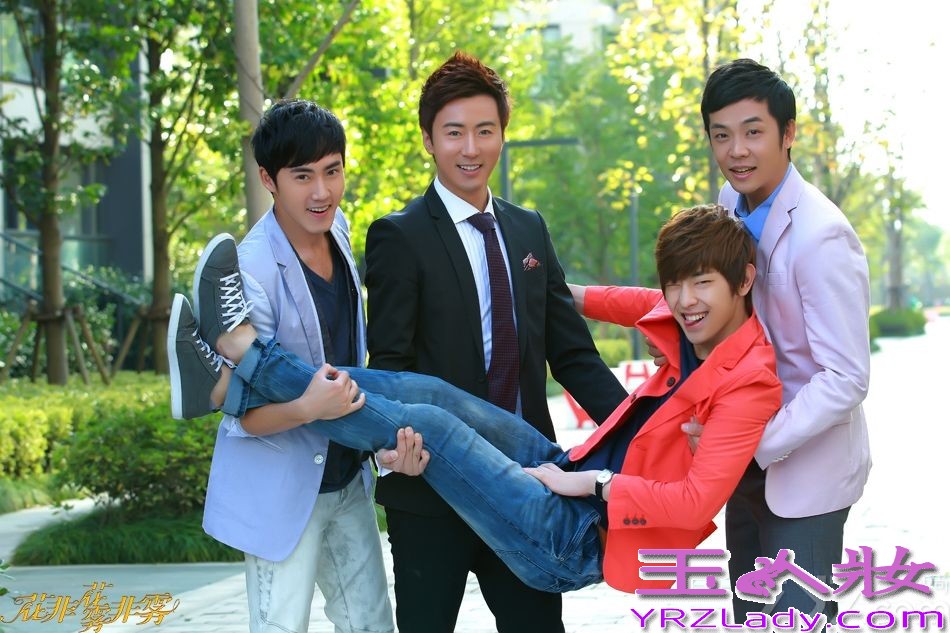 琼瑶全新创作《花非花雾非雾》将于8月6日登陆湖南卫视，近日，该剧曝光男主角个人剧照，张睿、邓伦、高梓淇剧中形象悉数曝光，艺术学院高材生、职场绅士型男、90后小清新各式花样美男让人期待不已。