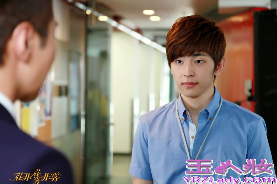 琼瑶全新创作《花非花雾非雾》将于8月6日登陆湖南卫视，近日，该剧曝光男主角个人剧照，张睿、邓伦、高梓淇剧中形象悉数曝光，艺术学院高材生、职场绅士型男、90后小清新各式花样美男让人期待不已。