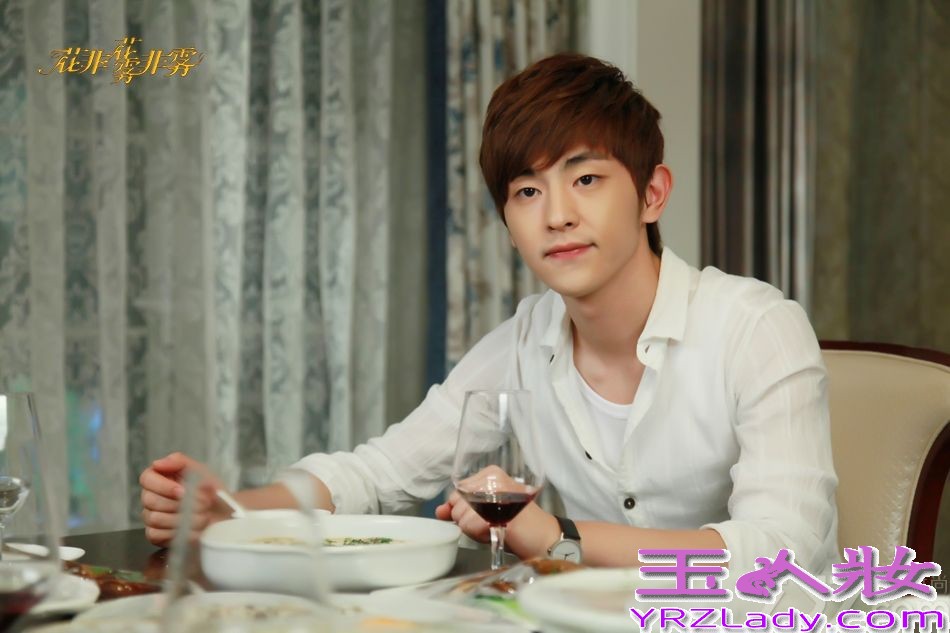 琼瑶全新创作《花非花雾非雾》将于8月6日登陆湖南卫视，近日，该剧曝光男主角个人剧照，张睿、邓伦、高梓淇剧中形象悉数曝光，艺术学院高材生、职场绅士型男、90后小清新各式花样美男让人期待不已。