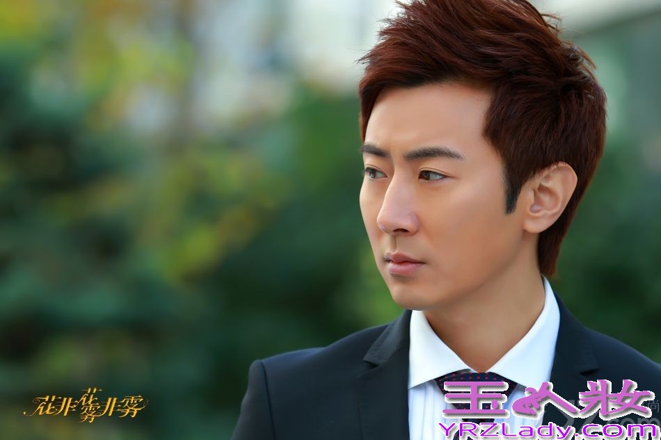琼瑶全新创作《花非花雾非雾》将于8月6日登陆湖南卫视，近日，该剧曝光男主角个人剧照，张睿、邓伦、高梓淇剧中形象悉数曝光，艺术学院高材生、职场绅士型男、90后小清新各式花样美男让人期待不已。