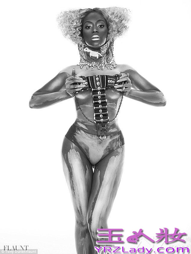 据英国《每日邮报》10日报道，流行天后碧昂丝（Beyonce）登上《Flaunt》杂志封面，全身涂满闪闪发光的金粉，一展性感惹火身材，全裸出镜，比之前所有拍摄图片更性感大胆。据悉，这可能是碧昂丝迄今为止拍摄的最为暴露的图片。