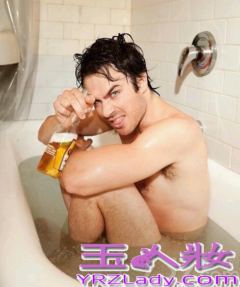 热播美剧《吸血鬼日记》男主角伊恩·萨默海尔德近日受邀为《Butch Hogan》拍摄的全裸写真曝光。 