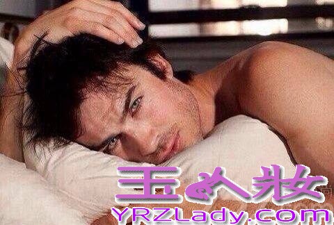 热播美剧《吸血鬼日记》男主角伊恩·萨默海尔德近日受邀为《Butch Hogan》拍摄的全裸写真曝光。 