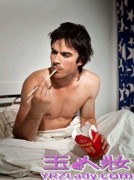 热播美剧《吸血鬼日记》男主角伊恩·萨默海尔德近日受邀为《Butch Hogan》拍摄的全裸写真曝光。 