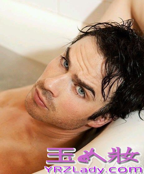 热播美剧《吸血鬼日记》男主角伊恩·萨默海尔德近日受邀为《Butch Hogan》拍摄的全裸写真曝光。 