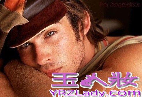 热播美剧《吸血鬼日记》男主角伊恩·萨默海尔德近日受邀为《Butch Hogan》拍摄的全裸写真曝光。 