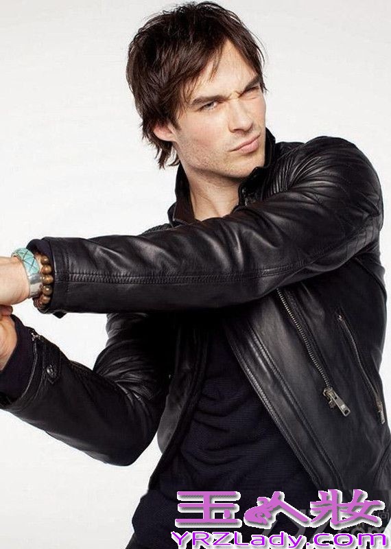 热播美剧《吸血鬼日记》男主角伊恩·萨默海尔德近日受邀为《Butch Hogan》拍摄的全裸写真曝光。 