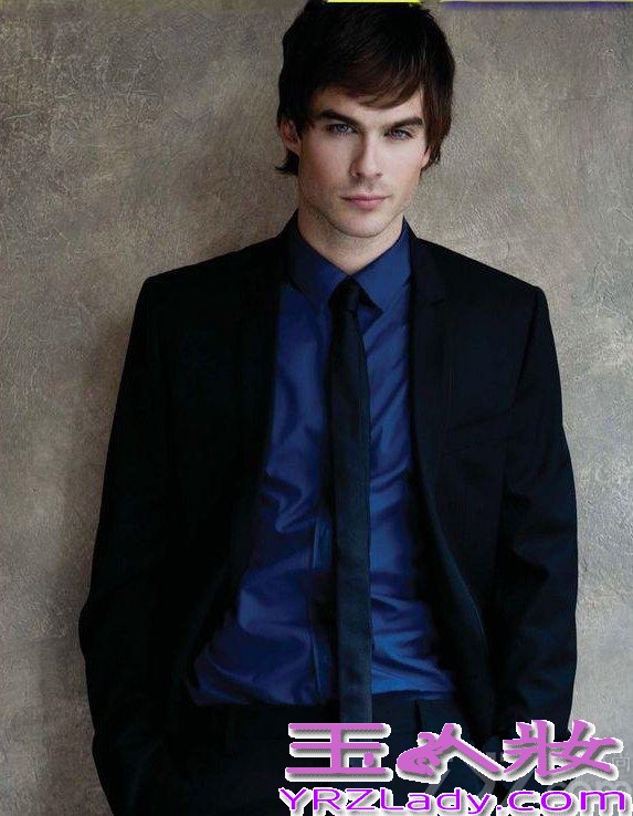 热播美剧《吸血鬼日记》男主角伊恩·萨默海尔德近日受邀为《Butch Hogan》拍摄的全裸写真曝光。 