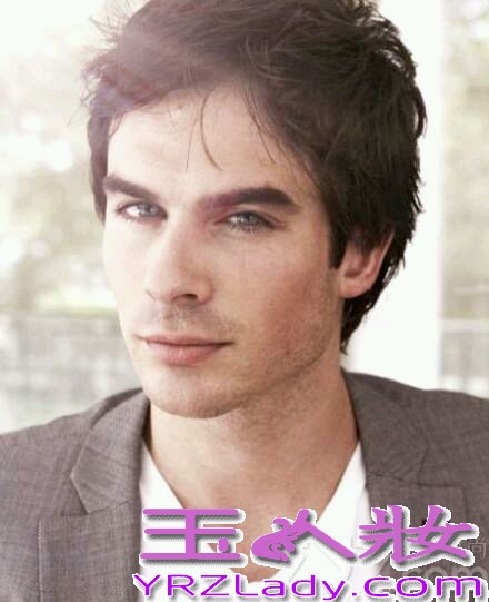 热播美剧《吸血鬼日记》男主角伊恩·萨默海尔德近日受邀为《Butch Hogan》拍摄的全裸写真曝光。 