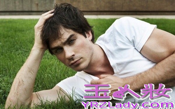 热播美剧《吸血鬼日记》男主角伊恩·萨默海尔德近日受邀为《Butch Hogan》拍摄的全裸写真曝光。 