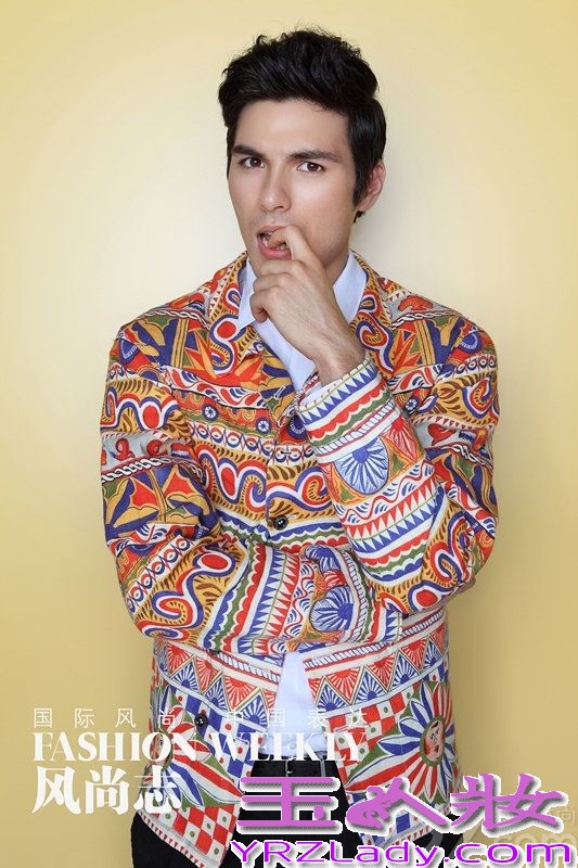 著名作家郭敬明，终于还是开始了他大屏幕的独立尝试。由他亲自改编及执导自己的代表作《小时代》，自上映以来就引起了一片狂热的争议。这次电影将分两集，分别定名为《小时代》、《小时代青木时代》，第二集将于贺岁档上映。2008 年至2012 年，郭敬明连续出版《小时代》三部曲，赢得了大批读者的热烈追捧，而这次电影演出及制作阵容之强大，也成为吸引很多观众到电影院观看的主要理由。“台湾偶像剧教母”柴智屏监制，安晓芬与崔震东制片，人气影星杨幂、柯震东、郭采洁、郭碧婷、姜潮、凤小岳等倾力加盟，帅哥美女时尚看点多多，当然还有让人揪心的情感纠葛、对青春和友谊的真诚歌颂。