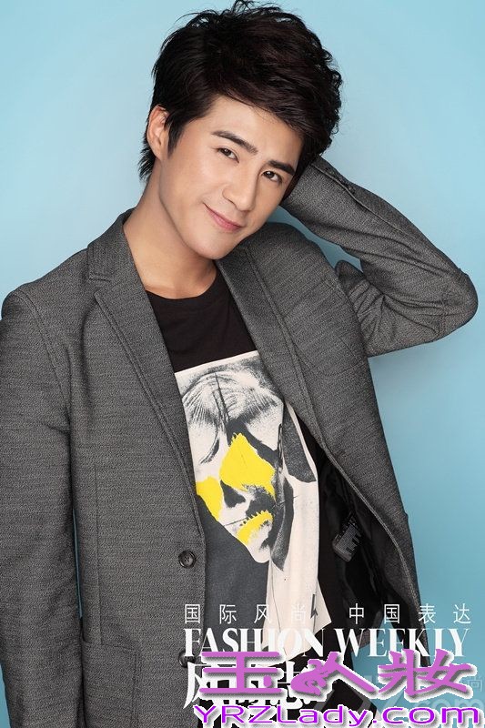 著名作家郭敬明，终于还是开始了他大屏幕的独立尝试。由他亲自改编及执导自己的代表作《小时代》，自上映以来就引起了一片狂热的争议。这次电影将分两集，分别定名为《小时代》、《小时代青木时代》，第二集将于贺岁档上映。2008 年至2012 年，郭敬明连续出版《小时代》三部曲，赢得了大批读者的热烈追捧，而这次电影演出及制作阵容之强大，也成为吸引很多观众到电影院观看的主要理由。“台湾偶像剧教母”柴智屏监制，安晓芬与崔震东制片，人气影星杨幂、柯震东、郭采洁、郭碧婷、姜潮、凤小岳等倾力加盟，帅哥美女时尚看点多多，当然还有让人揪心的情感纠葛、对青春和友谊的真诚歌颂。