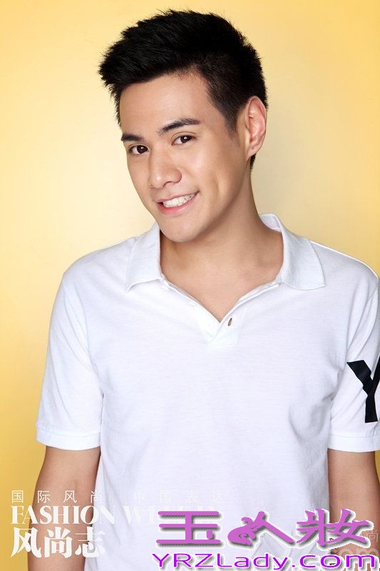 著名作家郭敬明，终于还是开始了他大屏幕的独立尝试。由他亲自改编及执导自己的代表作《小时代》，自上映以来就引起了一片狂热的争议。这次电影将分两集，分别定名为《小时代》、《小时代青木时代》，第二集将于贺岁档上映。2008 年至2012 年，郭敬明连续出版《小时代》三部曲，赢得了大批读者的热烈追捧，而这次电影演出及制作阵容之强大，也成为吸引很多观众到电影院观看的主要理由。“台湾偶像剧教母”柴智屏监制，安晓芬与崔震东制片，人气影星杨幂、柯震东、郭采洁、郭碧婷、姜潮、凤小岳等倾力加盟，帅哥美女时尚看点多多，当然还有让人揪心的情感纠葛、对青春和友谊的真诚歌颂。