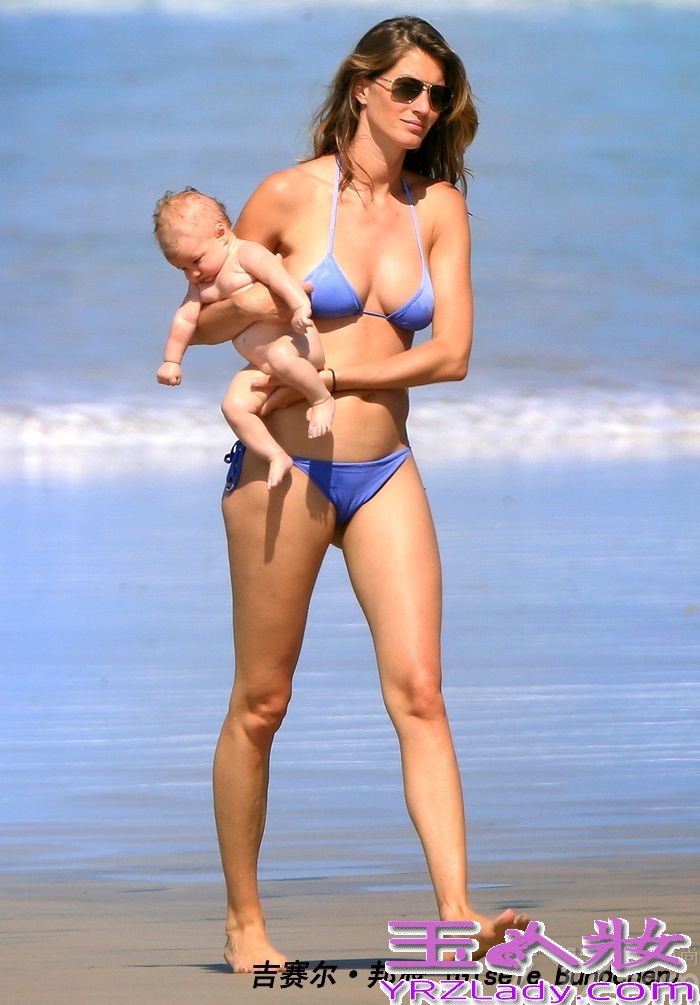 炽热的夏季明星们纷纷去海边游泳降温，七丽图库为大家收集到好莱坞当红女星2013年最新比基尼图片，巴西美女吉赛尔·邦辰 (Gisele Bundchen)、辣妈杰西卡·奥尔芭（Jessica Alba）和超模海蒂·克拉姆（Heidi Klum）都在列，女星们各色性感比基尼，火辣之势让人无法阻挡。