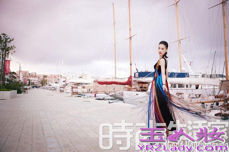 黄圣依现身戛纳，王月心监制拍摄时尚大片，尝试设计师王培沂的三套小礼服。