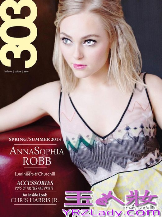 <p>近日，热门美剧《凯莉日记》的女主角安娜索菲亚&middot;罗伯为《303》杂志拍摄的一组靓丽写真曝光。安娜索菲亚轻熟女姿态拍写真，金发红唇魅惑无限。</p>