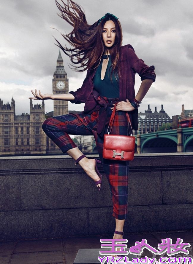 周韦彤穿戴奢华名品，艺术图片艳压群芳。