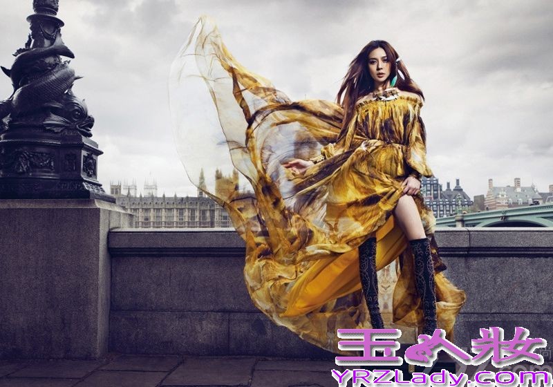 周韦彤穿戴奢华名品，艺术图片艳压群芳。