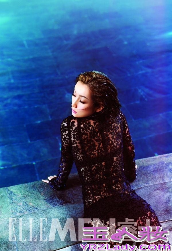 近日，秦海璐曝光了一组性感大片，她一展好身材，妩媚动人。据悉，目前秦海璐正在进行紧锣密鼓的演出工作。6月下旬，由田沁鑫导演，秦海璐、辛柏青等演员主演的话剧《青蛇》全国巡演进行到澳门和广州站。此前，香港、北京站的演出就受到了超强观剧阵容的一致好评，刘德华、刘嘉玲、张艾嘉、钟楚红、郑少秋、章子怡、刘涛、陈果、徐克等重量级观众对该剧都是赞不绝口。