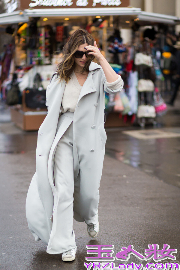 白色大衣里面穿什么打底,白色大衣里面搭配什么,白色大衣里面配什么颜色