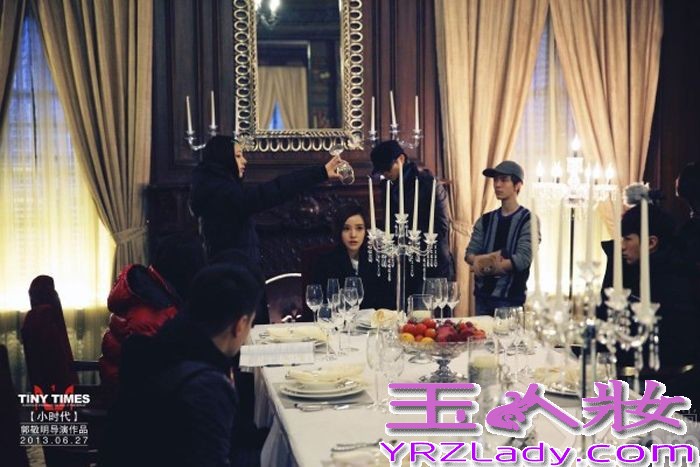 由郭敬明首次指导的电影《小时代》华丽拉开了序幕，书本里一幕幕难以挥霍的场景全都用真实的手法呈现出来，剧中杨幂和郭采洁这对姐妹花更是让整部电影精致无比。下面一起来看看《小时代》奢华剧照吧！