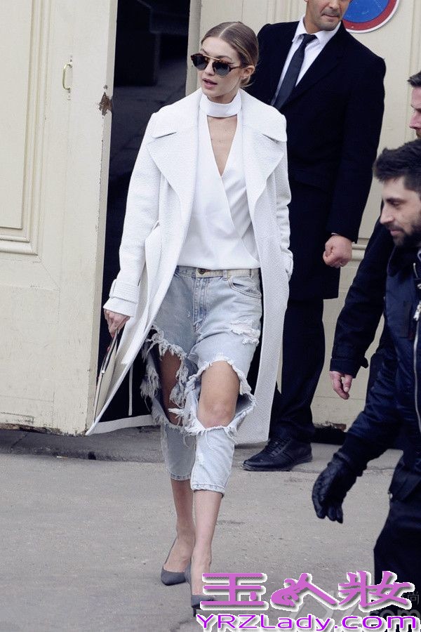 白色大衣里面穿什么打底,白色大衣里面搭配什么,白色大衣里面配什么颜色