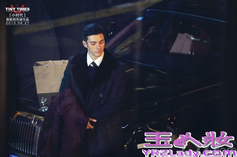 由郭敬明首次指导的电影《小时代》华丽拉开了序幕，书本里一幕幕难以挥霍的场景全都用真实的手法呈现出来，剧中杨幂和郭采洁这对姐妹花更是让整部电影精致无比。下面一起来看看《小时代》奢华剧照吧！