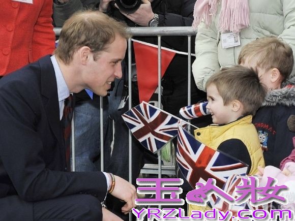 大家都知道英国威廉王子与“平民王妃”凯特的美丽爱情故事，那你知道生活中的他是什么样的吗？七丽图库为你收集了威廉王子从小到大的生活照，来一睹王子的风采吧！