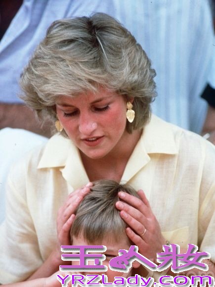 大家都知道英国威廉王子与“平民王妃”凯特的美丽爱情故事，那你知道生活中的他是什么样的吗？七丽图库为你收集了威廉王子从小到大的生活照，来一睹王子的风采吧！