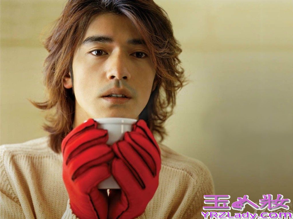 满40岁的金城武神隐许久，日前赴巴黎拍广告，难得有新照，立刻引起热讨。不少网友却认为他“明显变老、双颊松垮”，直呼他为“欧吉桑”。金城武发福令粉丝难以接受，盘点他昔日相见不如怀念的旧照，让你好好怀念。