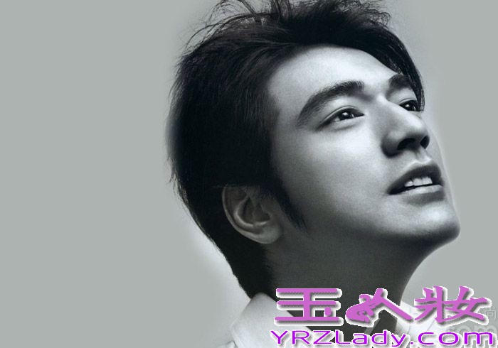 满40岁的金城武神隐许久，日前赴巴黎拍广告，难得有新照，立刻引起热讨。不少网友却认为他“明显变老、双颊松垮”，直呼他为“欧吉桑”。金城武发福令粉丝难以接受，盘点他昔日相见不如怀念的旧照，让你好好怀念。