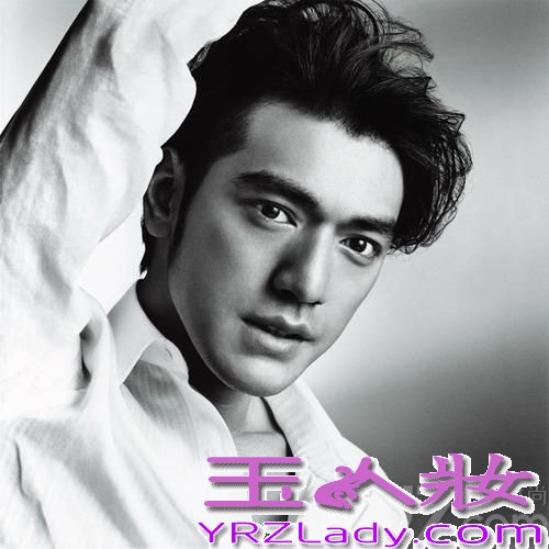 满40岁的金城武神隐许久，日前赴巴黎拍广告，难得有新照，立刻引起热讨。不少网友却认为他“明显变老、双颊松垮”，直呼他为“欧吉桑”。金城武发福令粉丝难以接受，盘点他昔日相见不如怀念的旧照，让你好好怀念。