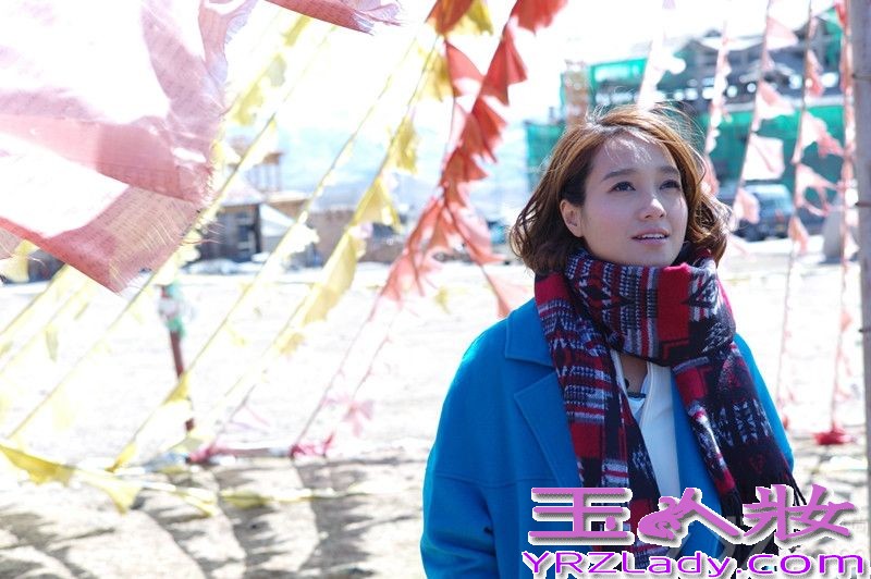 大型旅游节目《说走就走·我们爱旅行》日前走进青藏高原，首次担任该节目“明星导游”朱丹，第一次踏上青海这片高原净土，完全被当地的自然美景和民俗民风所吸引。一路西行震惊于沿途“磕长头”的虔诚力量，日月山下体味唐番和亲的历史记忆，“水井巷”老街品尝风味美食。青海湖沙漠上第一次骑乘骆驼朱丹得意非凡，藏区寄宿小学朱丹送去学习用品收获一张张灿烂笑颜。见惯在舞台上端庄大方的主持人朱丹，不想她率性出征做导游也完全挥洒自如且独具个性，从自己独特旅行思维与态度出发，去体会和发现青藏高原的特殊魅力。此次亲身游历，朱丹也连声赞叹这个离天堂最近的地方实在太美，并感慨“旅行就是感受幸福的存在”。