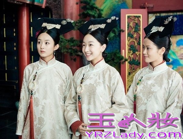 《宫锁沉香》，又名电影版《宫》，是金牌编剧于正继《宫锁心玉》《宫锁珠帘》《宫锁连城》后的又一“宫”系列影视。讲述了清朝康熙年间，兆佳·沉香入宫遇见了同龄宫女琉璃，两人结为好友。琉璃一心想出人头地，企图邂逅阿哥变凤凰，不惜背叛陷害沉香，后与九阿哥产生一段情缘，而沉香则偶然与十三阿哥相爱，经过曲折坎坷，二人终于归隐远去，相爱厮守。