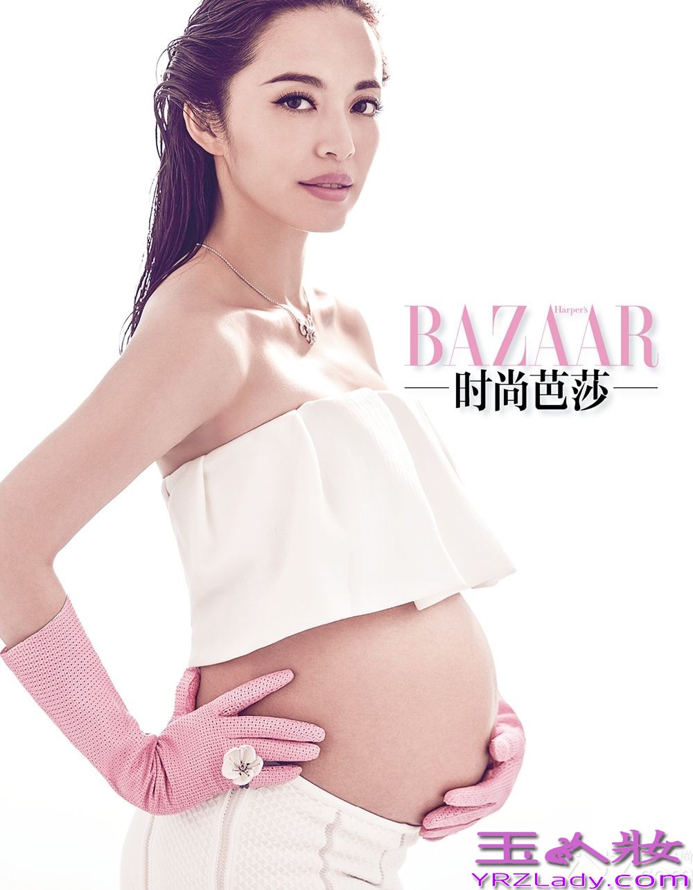 辣妈姚晨《时尚芭莎》时尚大片曝光，怀孕后首登杂志封面的大展“孕”味，时尚性感又显初为人母的幸福，姚晨在片中身穿各种时尚孕妇装，并配合轻抚腹中宝贝的动作，幸福满溢的表情感染力十足，让人都觉得看呆了。孕味十足的她给人别样的美感。

