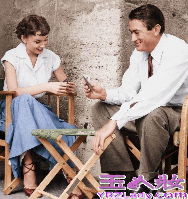 <p>近日，《Vanity Fair》网站日前整理了一组关于奥黛丽赫本的老照片，均来自她在上世纪五六十年代在罗马街头所拍摄，随街拍摄的赫本也有别样魅力。</p>