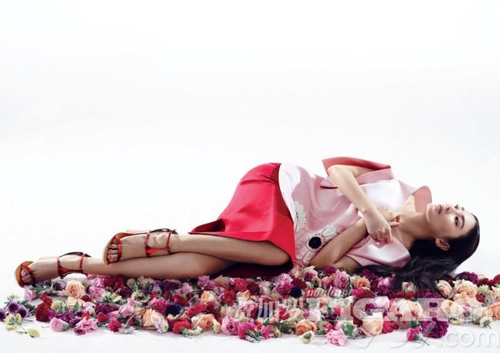 <p>演员张雨绮近日登《费加罗FIGARO》杂志5月大片，低胸性感。专访时张雨绮称，要珍惜闲下来的时光。</p>