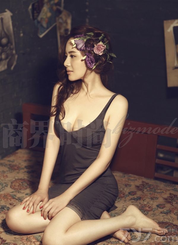 <p>孟茜性感演绎&ldquo;浴女&rdquo;本色 湿身全裸极致诱惑</p>