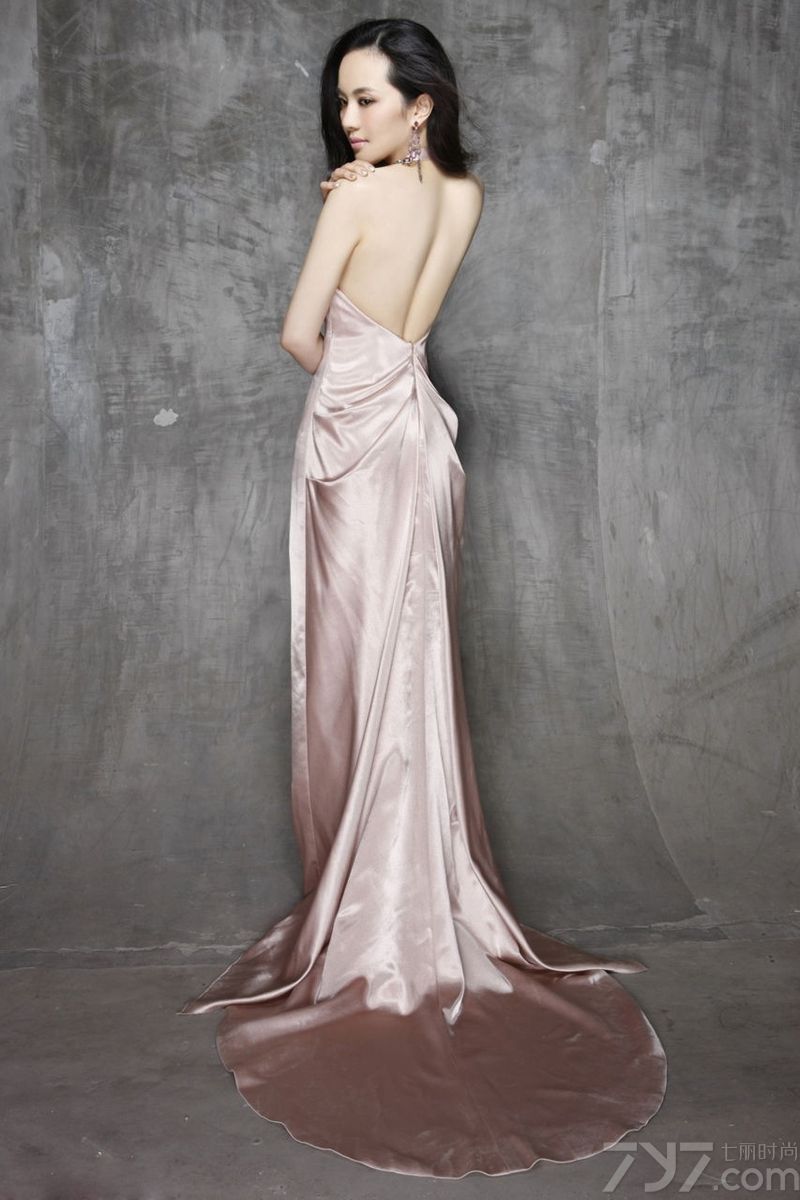 <p>孟茜性感演绎&ldquo;浴女&rdquo;本色 湿身全裸极致诱惑</p>