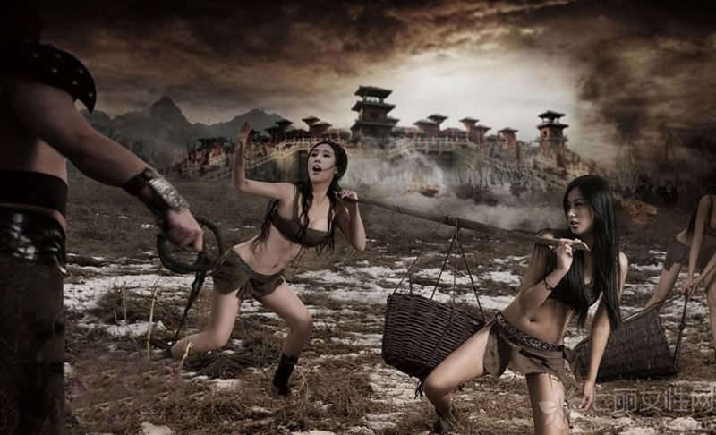 <p>红了的张馨予近日被翻出以前为静态电影《赤壁》拍摄的剧照，并引来众多围观，被网友称为&ldquo;史上尺度最大的小乔&rdquo;。在《赤壁》中张馨予延续写真中的性感扮相，多以爆乳，全裸出镜，场面香艳无比。</p>