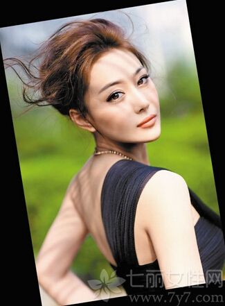 <p>红了的张馨予近日被翻出以前为静态电影《赤壁》拍摄的剧照，并引来众多围观，被网友称为&ldquo;史上尺度最大的小乔&rdquo;。在《赤壁》中张馨予延续写真中的性感扮相，多以爆乳，全裸出镜，场面香艳无比。</p>