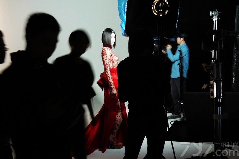 <p>尚雯婕，中国内地著名女歌手，独立唱作人，毕业于复旦大学，精通英、法、西班牙语等多国语言，曾是上海排名前列的法语同声翻译，2006年&ldquo;超级女声&rdquo;冠军，词曲创作人，音乐制作人，公益慈善代言人，时尚先锋人物，曾两度献唱冯小刚导演<a style=