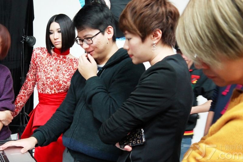 <p>尚雯婕，中国内地著名女歌手，独立唱作人，毕业于复旦大学，精通英、法、西班牙语等多国语言，曾是上海排名前列的法语同声翻译，2006年&ldquo;超级女声&rdquo;冠军，词曲创作人，音乐制作人，公益慈善代言人，时尚先锋人物，曾两度献唱冯小刚导演<a style=