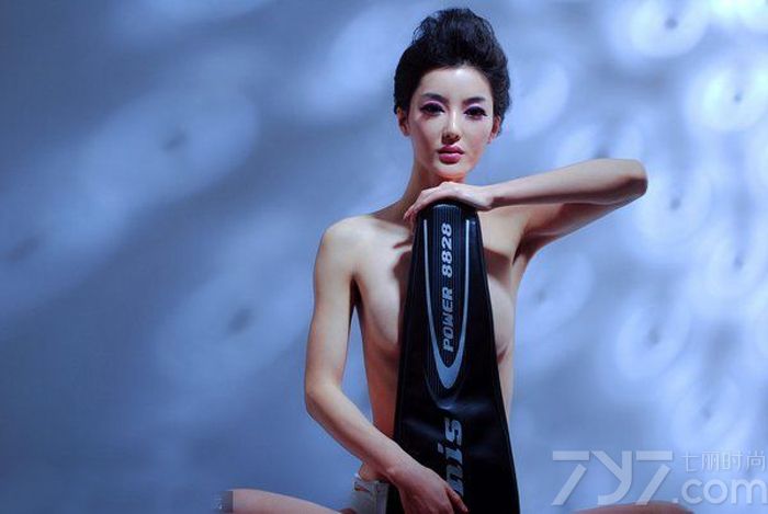 <p>对于这些最新曝光的照片，很多网友在评论中说，不敢相信这就是当初那个漂亮的李颖芝，&ldquo;下巴都要掉了&rdquo;，&ldquo;可以直接去演《西游记》里的妖精了&ldquo;。</p>