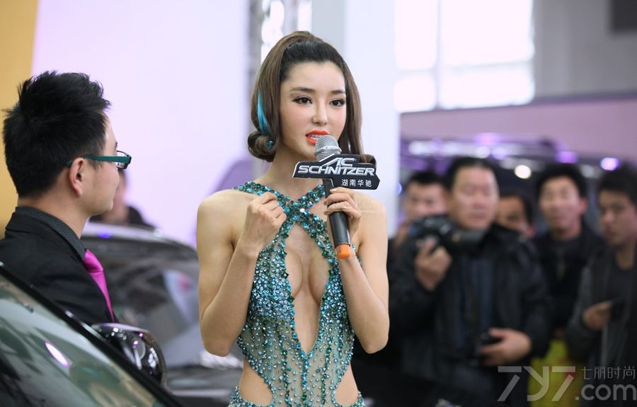 <p>对于这些最新曝光的照片，很多网友在评论中说，不敢相信这就是当初那个漂亮的李颖芝，&ldquo;下巴都要掉了&rdquo;，&ldquo;可以直接去演《西游记》里的妖精了&ldquo;。</p>