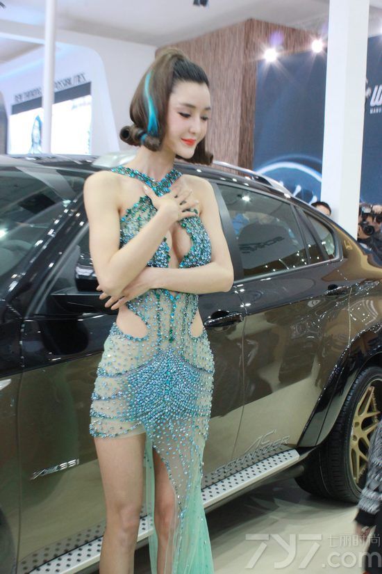 <p>对于这些最新曝光的照片，很多网友在评论中说，不敢相信这就是当初那个漂亮的李颖芝，&ldquo;下巴都要掉了&rdquo;，&ldquo;可以直接去演《西游记》里的妖精了&ldquo;。</p>