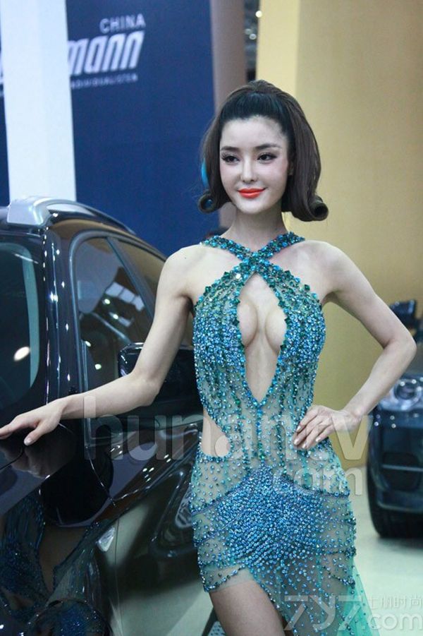 <p>对于这些最新曝光的照片，很多网友在评论中说，不敢相信这就是当初那个漂亮的李颖芝，&ldquo;下巴都要掉了&rdquo;，&ldquo;可以直接去演《西游记》里的妖精了&ldquo;。</p>