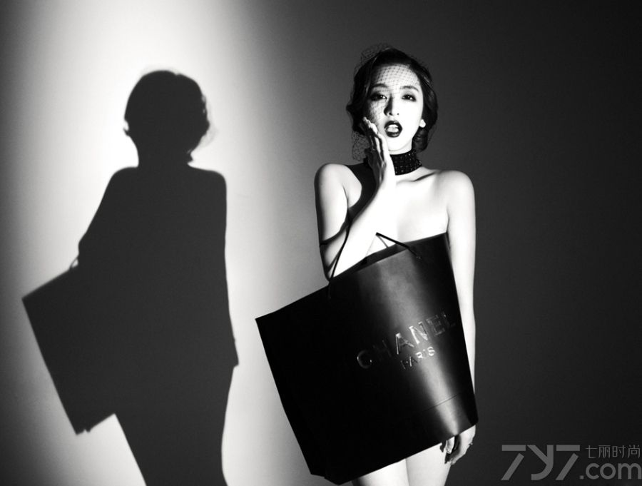 <p>曹阳&ldquo;不着片缕&rdquo;全裸出镜 令宅男们大呼过瘾</p>