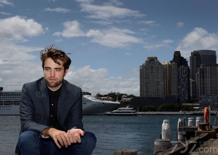 <p>《暮色》罗伯特&middot;帕丁森时尚写真 满脸胡渣显颓废范儿</p>