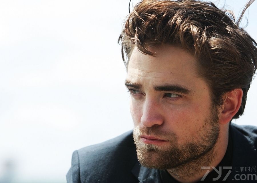 <p>《暮色》罗伯特&middot;帕丁森时尚写真 满脸胡渣显颓废范儿</p>